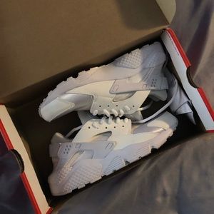 White Nike huarache